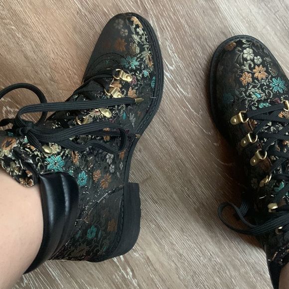 Sam Edelman Shoes - Sam Edelman combat fabric boots 🥾 gently used preloved ❤️ size 9.5